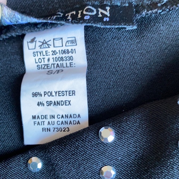 Black short skirt with little sequence details around the waist in size S. - Picture 7 of 7